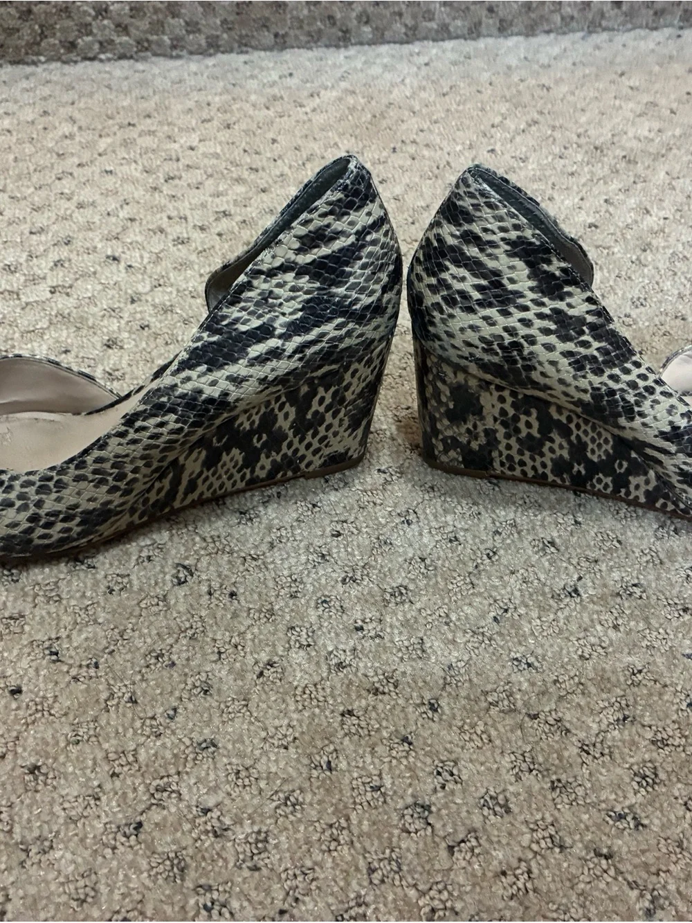 Pointed D’Orsay Flats in Snake Print (Beige/Black)